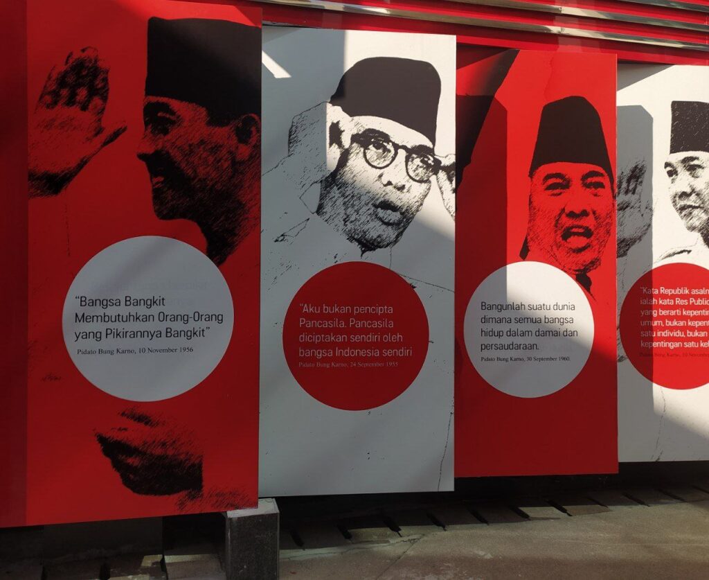 Perpustakaan makam Soekarno Blitar
