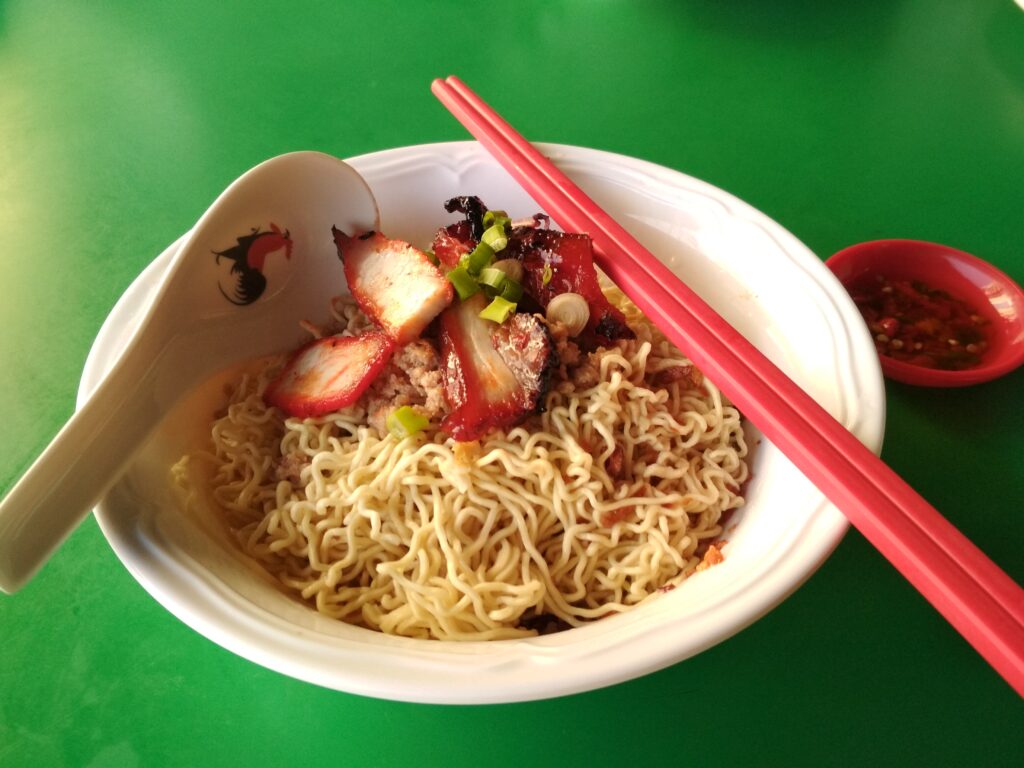 Kuching culinary kolo mee