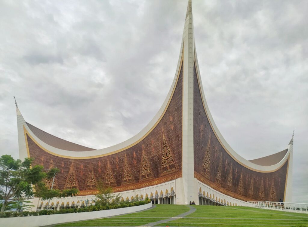 Masjid Raya Sumatra Barat architecture