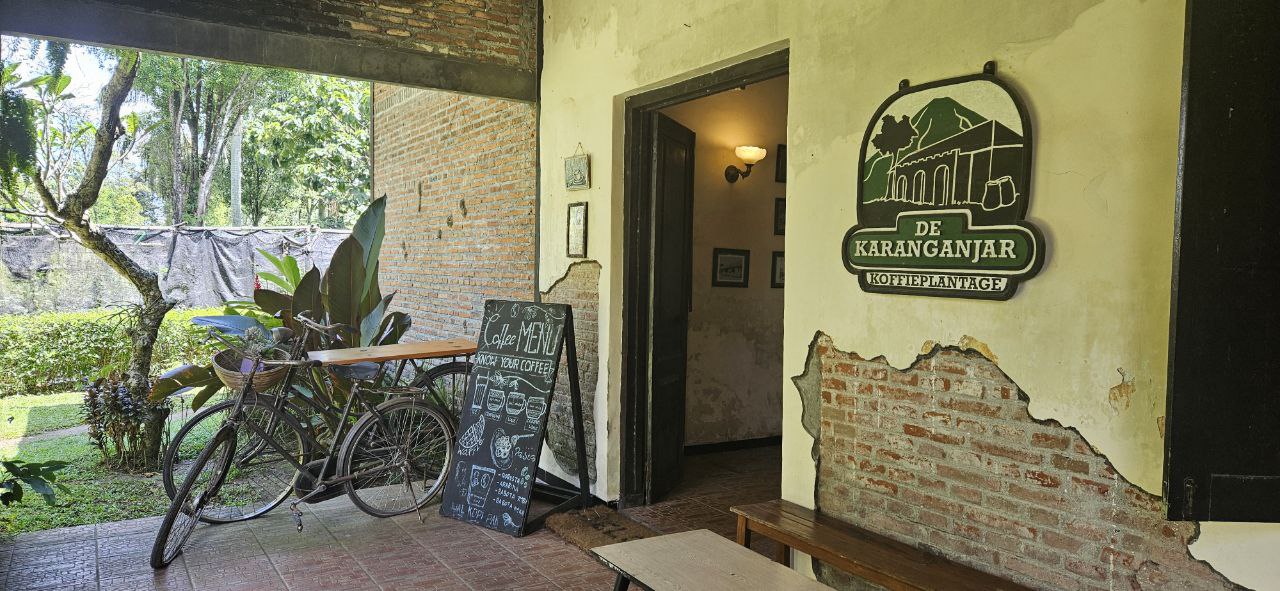 Coffee plantation café in De Karanganyar Blitar with relaxing ambiance