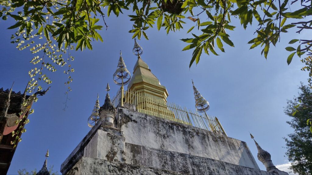 golden stupa wat chom si on mount phousi luang prabang
